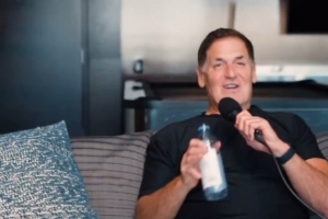 庫(kù)班：2006年小牛本該贏總決賽的 我們不是被韋德?lián)魯《潜徊门? >
                                        </div>
                                    </div>
                                                                        <div   id=