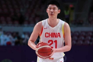 盡力了！胡金秋替補(bǔ)出戰(zhàn) 全場(chǎng)4投4中得到10分3籃板
