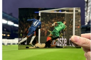 巴薩曬伊涅斯塔絕殺藍(lán)軍照片，賽后切爾西以埃斯特旺照片回敬