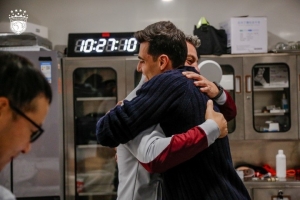 前外援奇塔迪尼今天上午造訪海港俱樂部，拜訪昔日教練和隊友