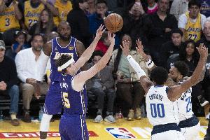 不再依賴?yán)蠞h得分！東&里混合雙打進(jìn)攻質(zhì)變 老詹迎生涯最輕松一季