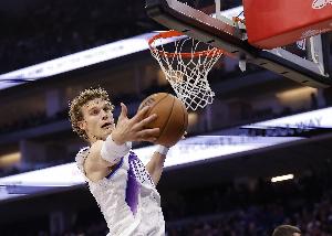 勢(shì)大力沉！馬爾卡寧底線突破 起飛雙手暴扣打停國(guó)王