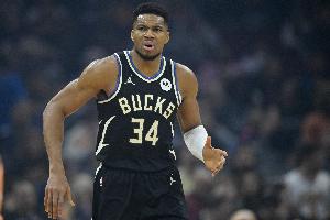 雄鹿官方：字母哥與小凱文·波特今日均可以出戰(zhàn)籃網(wǎng)！