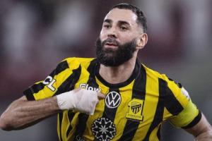 37歲還有油！本澤馬上演生涯第17次帽子戲法帶球隊(duì)晉級(jí)，近3場(chǎng)6球