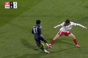 阿斯：皇馬持續(xù)向裁委會施壓，他們堅信裁判是故意不吹第二個點球