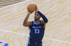 中規(guī)中矩！小賈倫13中6拿到13分6板5助1斷 上半場7中1