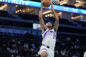 止頹！李凱爾空切雙手扣籃打破爵士6分鐘得分荒 此前被火箭轟19-0