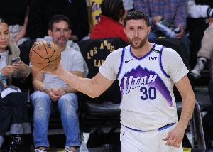 彈無虛發(fā)！努爾基奇首節(jié)7分鐘 4中4&三分2中2拿到10分4板3助