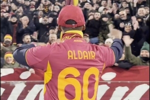 436場(chǎng)奪1冠！羅馬賽前為60歲俱樂(lè)部傳奇中衛(wèi)阿爾戴爾舉辦致敬儀式