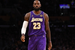 10中3！Skip：詹姆斯表現(xiàn)平平 僅得10分