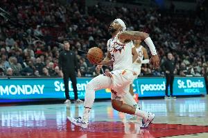 表現(xiàn)不錯(cuò)！古德溫替補(bǔ)10中5&三分7中3拿到13分 另有5助3斷