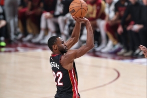 維金斯面對(duì)哈登三分飚中 熱火14-6打?？齑? >
                                        </div>
                                    </div>
                                                                        <div   id=