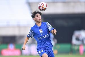 記者：馳援申花U21隊的劉誠宇、楊皓宇已歸隊，備戰(zhàn)亞冠精英聯(lián)賽