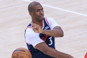 解說(shuō)：快船對(duì)保羅這事干得有點(diǎn)沒品 唯一的解釋是想要化整為零