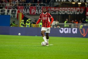 意媒：福法納肌肉不適將缺席米蘭未來2場比賽，上調(diào)18歲小將薩拉