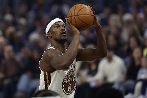 可能直接打卡了！巴特勒下半場沒有首發(fā) 小佩頓頂替其出戰(zhàn)