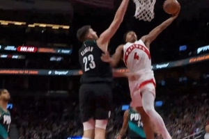 力劈華山！斯科蒂·巴恩斯突破左手單臂隔扣克林根