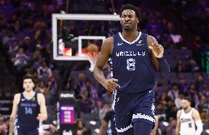 不予置評(píng)！JJJ半場(chǎng)僅出手2次拿3分4板2助 出現(xiàn)5失誤4犯規(guī)