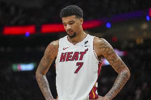 持續(xù)追擊！德魯·史密斯反擊助飛韋爾空接暴扣 追到個位數(shù)分差