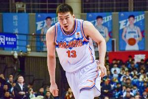 高效表現(xiàn)！李炎哲11中8空砍全隊(duì)最高20分外加7板2助2帽