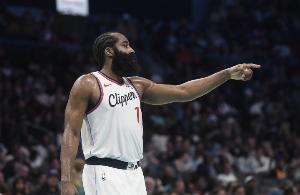 攻防兩端發(fā)力！哈登首節(jié)打滿出手12次&無(wú)罰球 砍下13分3搶斷