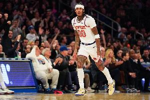 退防的意義？黃蜂兩人不管克拉克森被后者上空籃 分差上雙