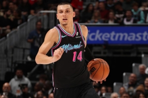 沖鋒陷陣！希羅半場12投8中得20分3板1斷 得分全場最高