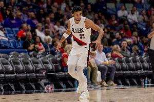 真硬！卡馬拉反擊強硬突破 頂著加蘭上籃打成2+1！