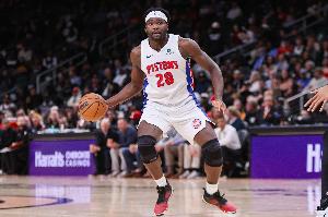 不冷靜遭驅(qū)逐！斯圖爾特3中2拿到5分4板1斷2帽