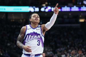 下半場(chǎng)18分帶隊(duì)逆轉(zhuǎn)！基昂特·喬治20中8拿下29分5板10助