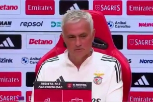 穆帥：三連勝是個(gè)好勢(shì)頭，被比作法拉利？我現(xiàn)在開本菲卡給的寶馬