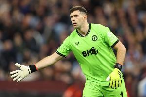 馬丁內斯未首發(fā)！埃梅里：他背部疼痛，甚至都無法進行熱身活動