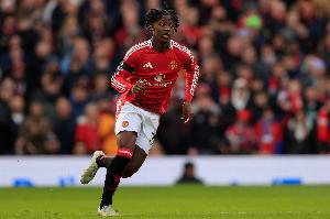 英媒：除那不勒斯外，拜仁也對曼聯(lián)中場梅努展示出興趣