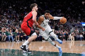 申京換字母？名記：火箭將申京視作未來核心 不會(huì)縮短建隊(duì)周期