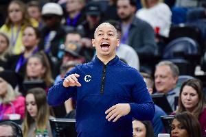 考辛斯：盧在外界以“善于與球員溝通”著稱 但他并沒有真正做到