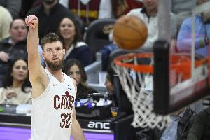 射手還能傳就恐怖了！迪恩·韋德6中4&三分4中2拿到12分8板5助