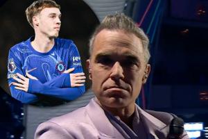 ??世界杯抽簽儀式表演嘉賓羅比·威廉姆斯現(xiàn)場(chǎng)模仿帕爾默慶祝！