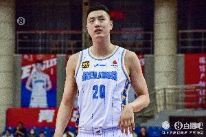 中流砥柱！翟曉川9投8中&三分5中4 砍下21分7板&正負(fù)值+25