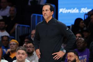 雙塔先發(fā)！斯波：首發(fā)陣容的表現(xiàn)不均衡 防守表現(xiàn)未達(dá)到預(yù)期