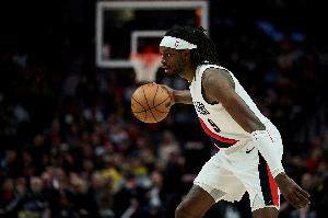 關(guān)鍵球！格蘭特三分一箭穿心反超！裁判回看還給奧薩爾一級惡意