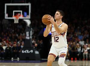 外線沒(méi)開(kāi)！吉萊斯皮三分球7中1拿到13分2板3助