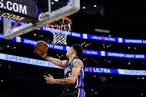 效率很高！克利福德8中7拿到15分6板 三分1中1