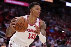 無(wú)力回天！小賈巴里·史密斯19中10拿到22分8板 三分7中2