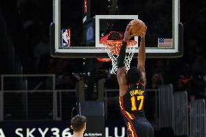 重錘火花！奧孔武連續(xù)暴扣 老鷹持續(xù)發(fā)力將優(yōu)勢擴(kuò)大到20分