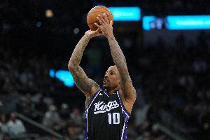 躺贏很爽！德羅贊11中6得13分6板6助2斷 隊友拉文42分