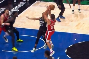 手不軟！博格丹金雞獨(dú)立中投命中 幫助快船追平比分