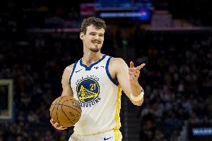 有所貢獻(xiàn)！波斯特出戰(zhàn)32分鐘 14投5中砍下12分9籃板3助攻3蓋帽