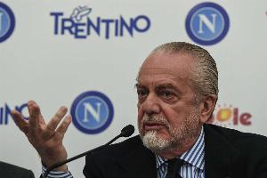 德佬：那不勒斯需要建造7萬(wàn)人新球場(chǎng)，否則怎么和米蘭雙雄競(jìng)爭(zhēng)？