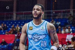 被裁判搞得心煩！韋瑟斯龐半場(chǎng)拿8分4助 遭遇爭(zhēng)議判罰已3犯