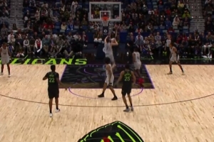 顯現(xiàn)功力！新秀奎因弧頂擊地妙傳阿爾瓦拉多輕松上籃